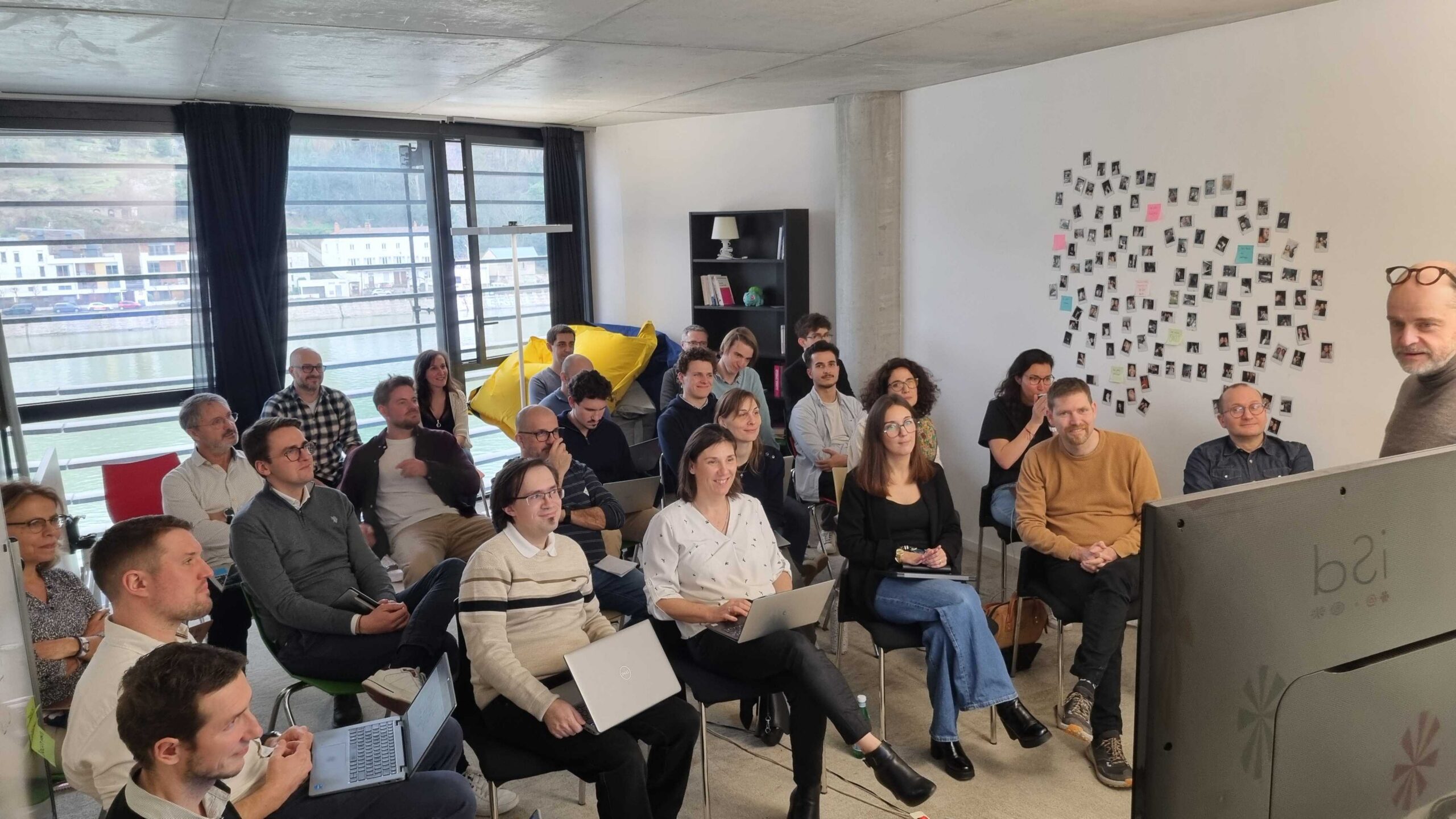 À propos — équipe Happyneuron en réunion